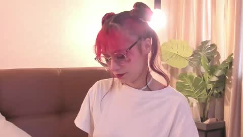 Snapshot of redmeloddy chatting on March 6, 8:37 pm Meloddy online show from March 6, 8:37 pm