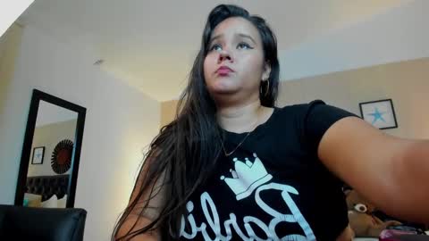 reina_loren online show from September 23, 11:11 pm