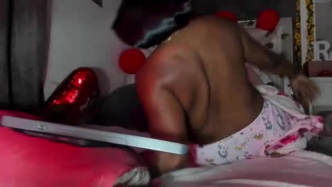 Snapshot of reina_love2 chatting on February 16, 6:54 am Reina online show from February 16, 6:54 am