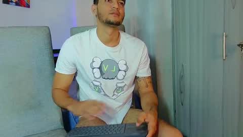 Snapshot of reina_paola chatting on September 25, 2:02 pm paola online show from September 25, 2:02 pm