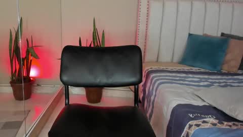 Snapshot of renataruiz_rr chatting on March 3, 6:13 pm online show from March 3, 6:13 pm