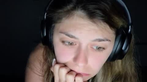 renee_loah online show from May 14, 10:19 pm