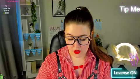 Snapshot of renee_turner chatting on October 1, 9:30 am renee_turner online show from October 1, 9:30 am