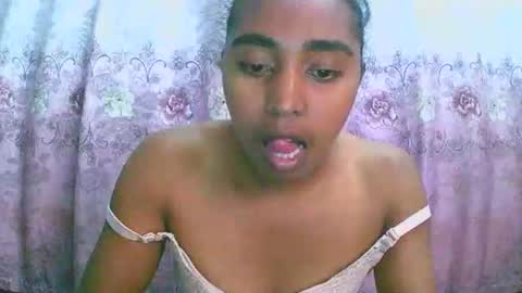 Snapshot of rephaleta chatting on October 6, 11:39 am Rephaleta online show from October 6, 11:39 am