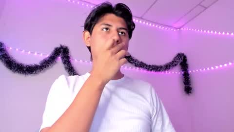 reylatino24 online show from January 11, 11:11 pm