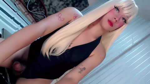 HI GUYS IM RHIAN PLEASE GIVE ME THUMBS UP online show from February 15, 12:57 am