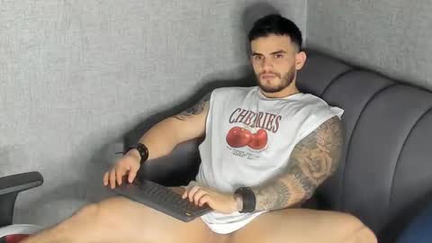 ricardogonzalez666 online show from March 12, 4:19 am