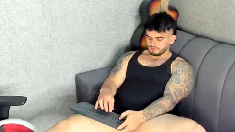 ricardogonzalez666 online show from October 26, 12:00 am