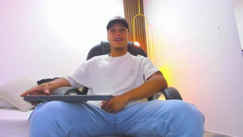 Snapshot of ricky_owens1 chatting on February 26, 6:48 pm Ricky online show from February 26, 6:48 pm