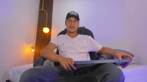 Snapshot of ricky_owens1 chatting on February 4, 9:52 pm Ricky online show from February 4, 9:52 pm