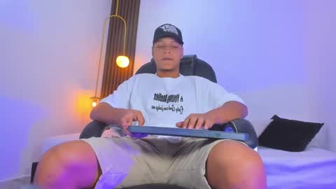 Snapshot of ricky_owens1 chatting on February 5, 9:50 pm Ricky online show from February 5, 9:50 pm