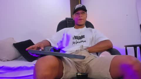 Snapshot of ricky_owens1 chatting on February 19, 9:14 pm Ricky online show from February 19, 9:14 pm