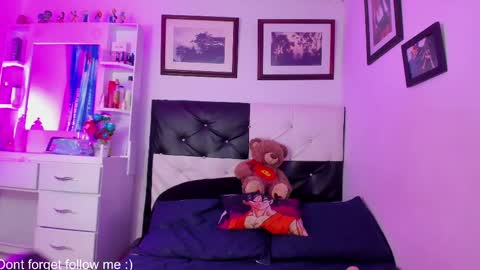 Snapshot of riley_black chatting on March 3, 2:47 am Bela online show from March 3, 2:47 am