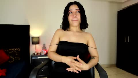 Snapshot of riley_skye_ chatting on January 21, 11:03 am RAILEY online show from January 21, 11:03 am