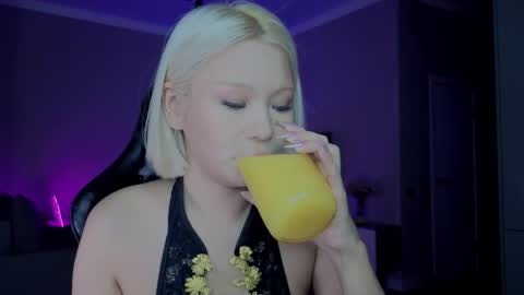 rileymee online show from November 28, 5:04 am