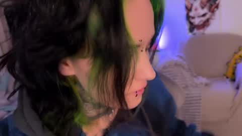   DianaBrite            fansl y online show from April 1, 5:54 pm