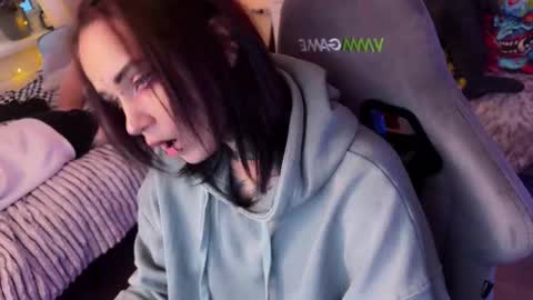   DianaBrite            fansl y online show from November 1, 2:05 pm