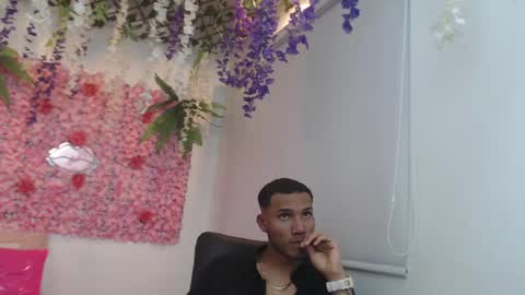 Snapshot of risitos_de_oro_ chatting on September 30, 12:43 am Risitos De Oro online show from September 30, 12:43 am