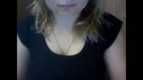 Snapshot of riveramaureen chatting on December 15, 1:54 pm RiveraMaureen online show from December 15, 1:54 pm