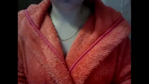 Snapshot of riveramaureen chatting on October 14, 12:57 am RiveraMaureen online show from October 14, 12:57 am