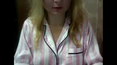 Snapshot of riveramaureen chatting on October 7, 9:44 pm RiveraMaureen online show from October 7, 9:44 pm