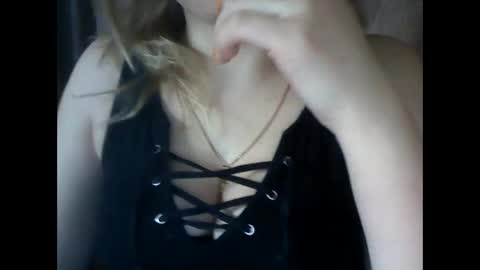 Snapshot of riveramaureen chatting on February 17, 12:49 pm RiveraMaureen online show from February 17, 12:49 pm