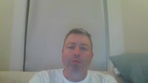 rob_bower_guy online show from November 16, 12:56 am