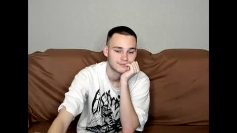 robert10211 online show from November 1, 9:14 pm