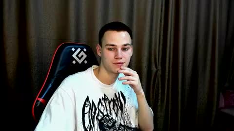 robert10211 online show from December 16, 8:31 am