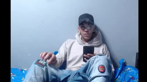 robert_kingg online show from December 3, 10:43 pm