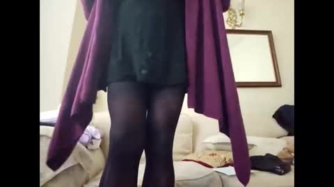 Snapshot of robertgodden0 chatting on October 18, 10:19 am Dominiquexd online show from October 18, 10:19 am