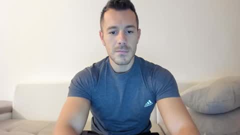 Snapshot of roberto4ever chatting on October 6, 5:14 am roberto4ever online show from October 6, 5:14 am
