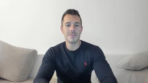 Snapshot of roberto4ever chatting on October 9, 12:10 pm roberto4ever online show from October 9, 12:10 pm
