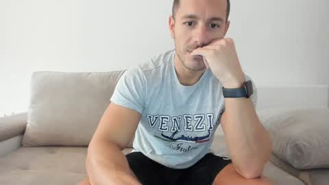 Snapshot of roberto4ever chatting on January 17, 7:30 am roberto4ever online show from January 17, 7:30 am