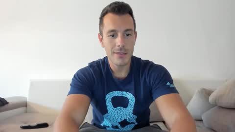 Snapshot of roberto4ever chatting on September 24, 1:29 pm roberto4ever online show from September 24, 1:29 pm