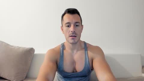 Snapshot of roberto4ever chatting on October 8, 8:53 am roberto4ever online show from October 8, 8:53 am