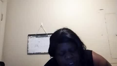 robertswhitney52 online show from March 17, 7:08 pm