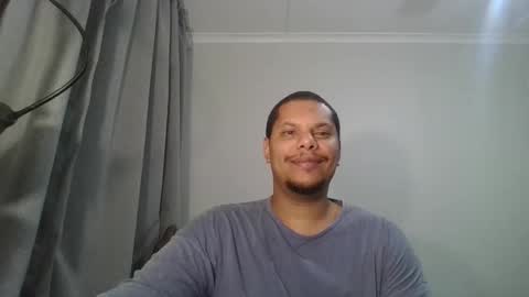 robinidessundercover34 online show from April 7, 1:51 am