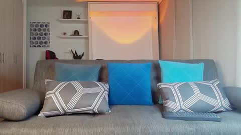 roby_millerr online show from January 18, 2:09 am