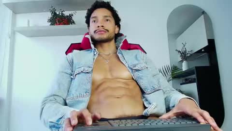 roby_millerr online show from November 24, 8:07 pm