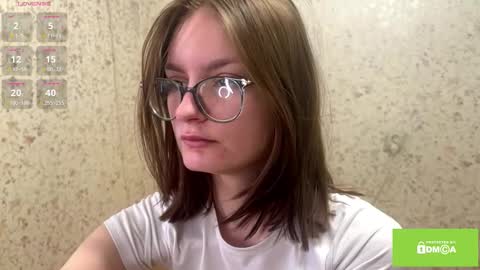 robynsentinella online show from March 29, 2:35 am