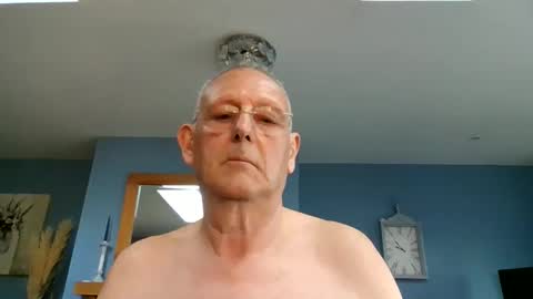 rokard121 online show from April 2, 8:54 am