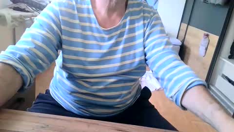 rolandloser1000 online show from December 15, 9:35 am