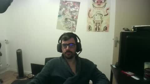 Snapshot of romainb72 chatting on October 5, 11:01 pm romainb72 online show from October 5, 11:01 pm