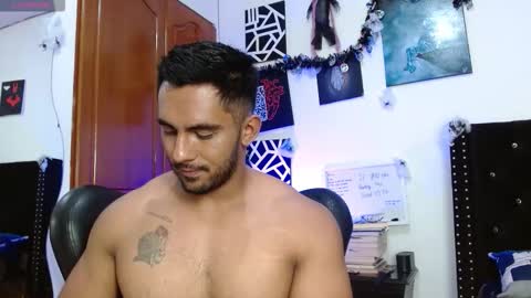 Snapshot of romanpearce_ chatting on October 18, 9:30 pm Roman online show from October 18, 9:30 pm