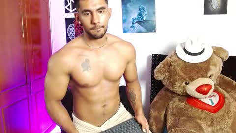 Snapshot of romanpearce_ chatting on March 10, 9:40 pm Roman online show from March 10, 9:40 pm