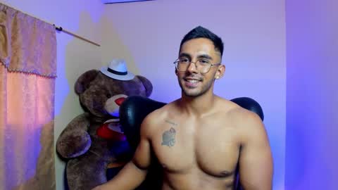 Snapshot of romanpearce_ chatting on January 27, 5:15 pm Roman online show from January 27, 5:15 pm