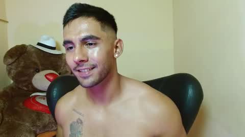 Snapshot of romanpearce_ chatting on February 15, 2:26 am Roman online show from February 15, 2:26 am