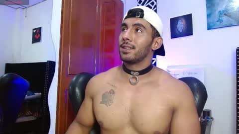 Snapshot of romanpearce_ chatting on September 18, 6:34 pm Roman online show from September 18, 6:34 pm