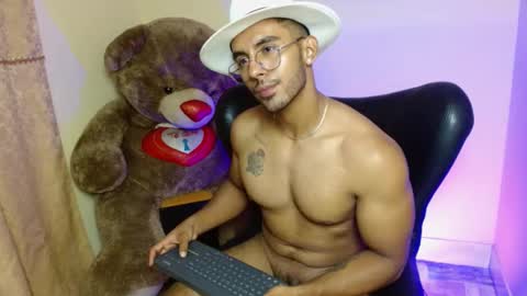 Snapshot of romanpearce_ chatting on January 23, 1:30 am Roman online show from January 23, 1:30 am